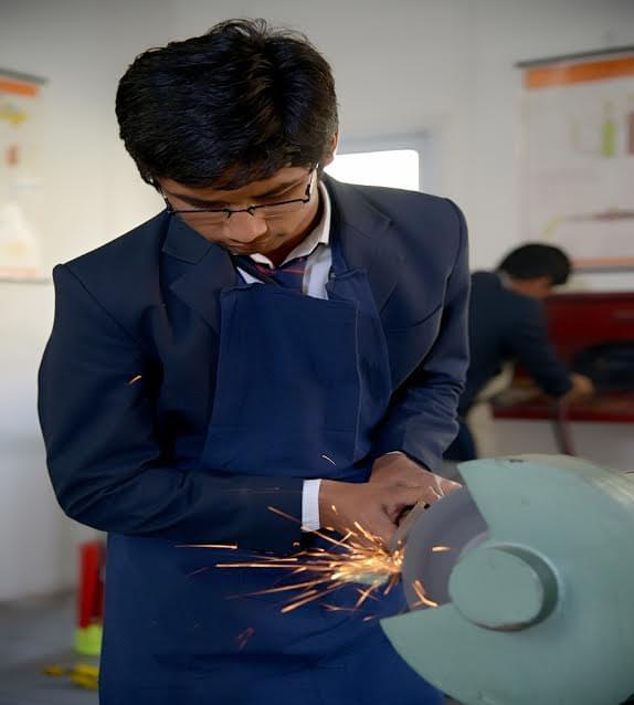 Mangalmay Institute of Engineering and Technology Greater Noida Laboratory photo 4